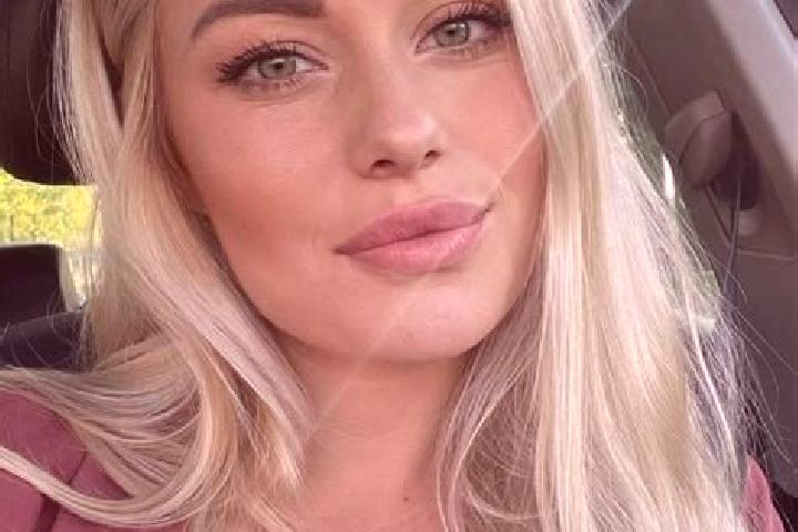 Madison, 38, a blonde hazel-eyed caucasian companion based in Yarravel. Offering Tantra, Fetish, Overnight. Available for incall and outcall, overnight booki...