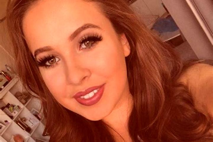 Madison, 39, a red grey-eyed slavic companion based in Limeray. Offering Couples, Fetish, 69. Available for incall and outcall, overnight bookings available.