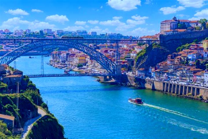 Madison, 39 — Escort in Senhora do Porto, Portugal