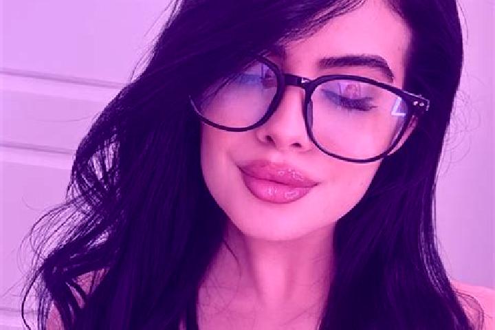 Maya, 22 — Escort in Kaqun, China