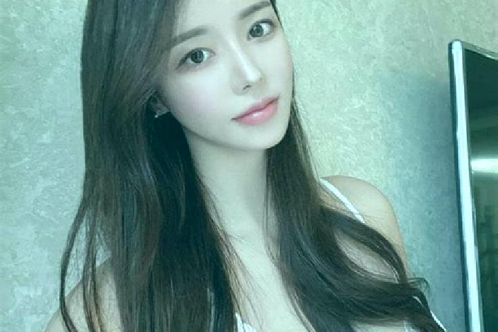 Maya, 23 — Escort in Hongwon, North Korea