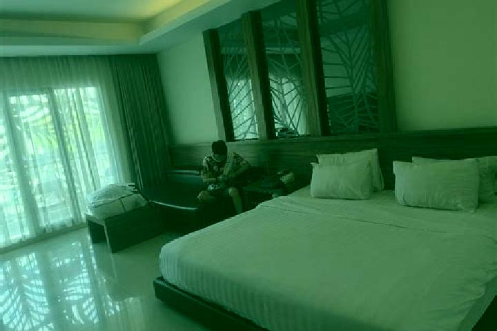 Maya, 23 — Escort in Tarogong, Indonesia