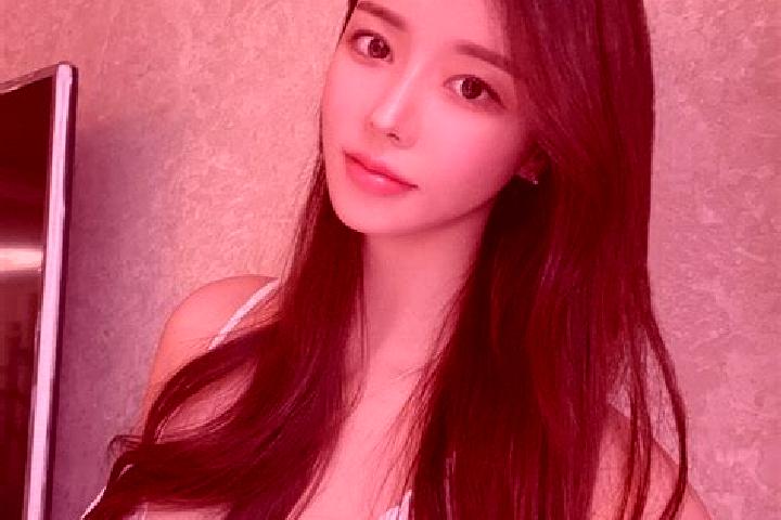 Maya, 23 — Escort in Tichigan, United States