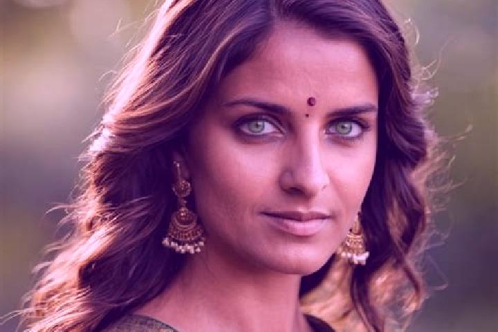 Maya, 24, a chestnut green-eyed indian companion based in Poli. Offering Domination, Massage, BDSM. Available for incall and outcall, day and evening dates.