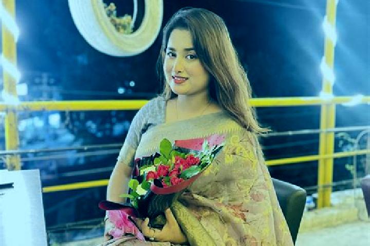 Maya, 24 — Escort in Mirzapur, Bangladesh