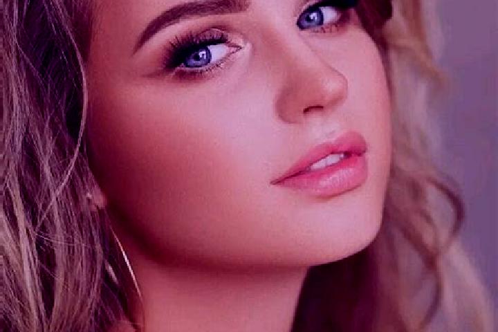 Maya, 25, a dark blonde blue-eyed ebony companion based in Fengolo. Offering OWO, Party Girl, Travel Companion. Available for incall and outcall, overnight b...