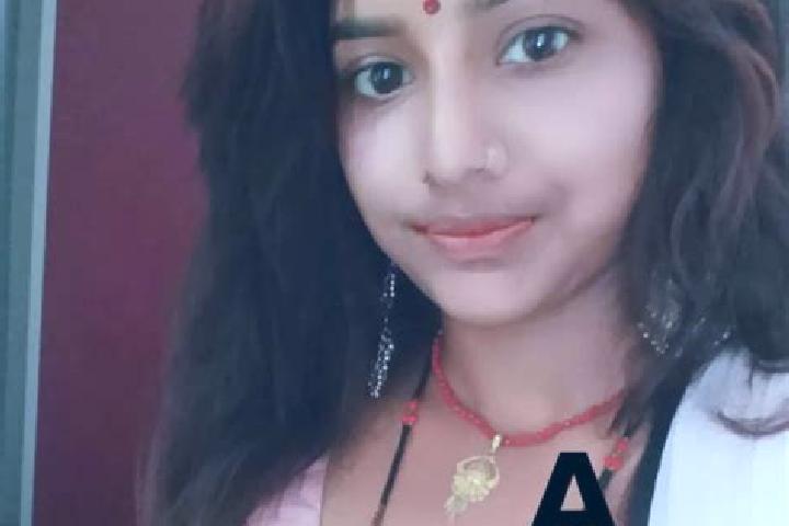 Maya, 25 — Escort in Sandila, India
