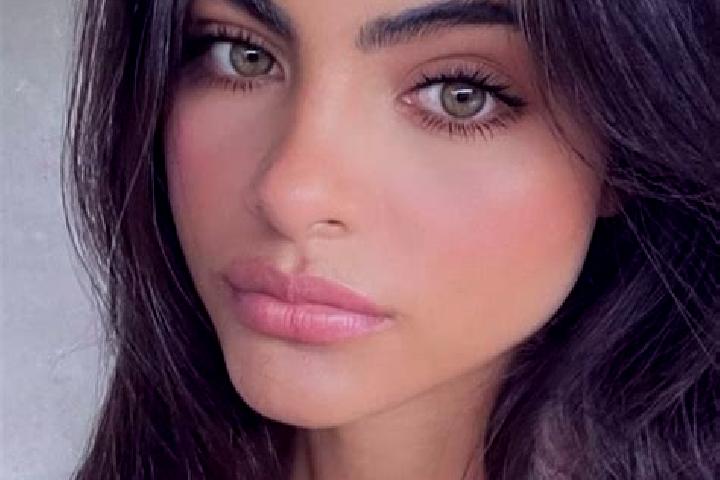 Maya, 26, a brunette dark-eyed middle eastern companion based in Havutlu. Offering OWO, 69, Fetish, CIM. Available for incall and outcall, day and evening da...