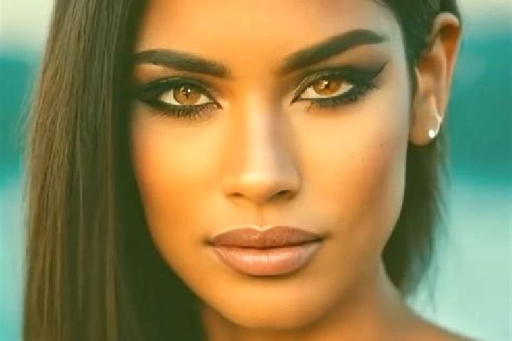 Maya, 28, a blonde amber-eyed latina companion based in Le Croisic. Offering Dinner Date, Massage, Striptease. Available for incall and outcall, overnight bo...