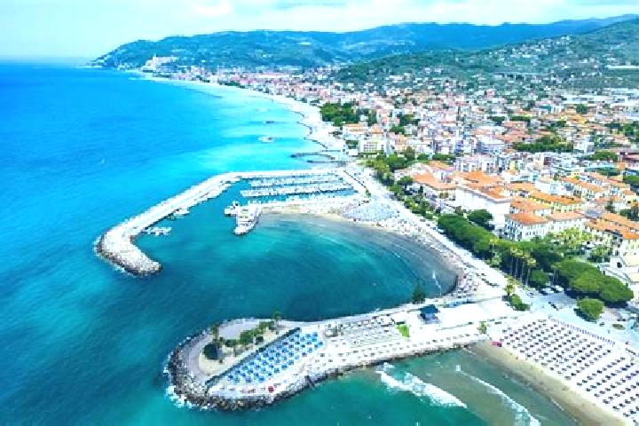 Maya, 29 — Escort in Diano Castello, Italy