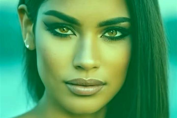 Maya, 30, a auburn amber-eyed latina companion based in Varadia. Offering Roleplay, OWO, 69. Available for incall and outcall, overnight bookings available.
