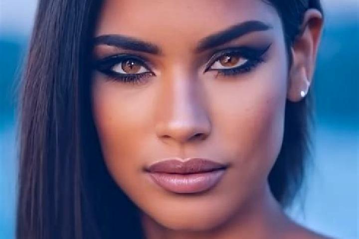 Maya, 30, a blonde amber-eyed latina companion based in Tuguan. Offering CIM, Erotic Massage. Available for incall and outcall, day and evening dates.