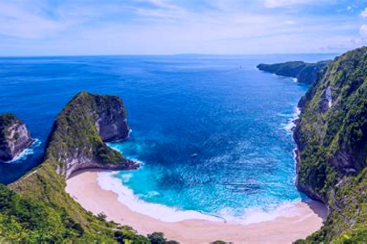 Maya, 30 — Escort in Pagimana, Indonesia