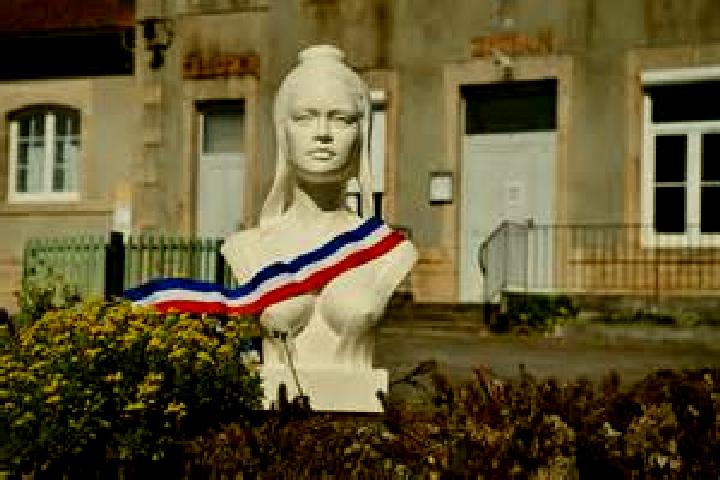Maya, 34 — Escort in Courtry, France