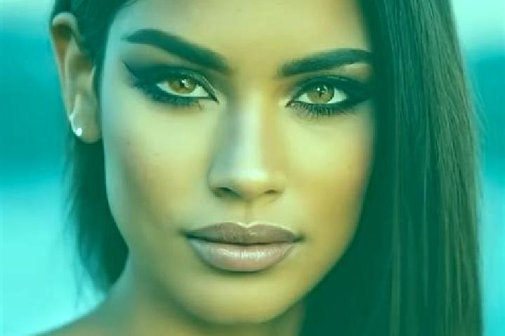 Maya, 35, a dark blonde amber-eyed latina companion based in Sita Buzaului. Offering Girlfriend Experience, Overnight, A-Level, Striptease, Erotic Massage. A...