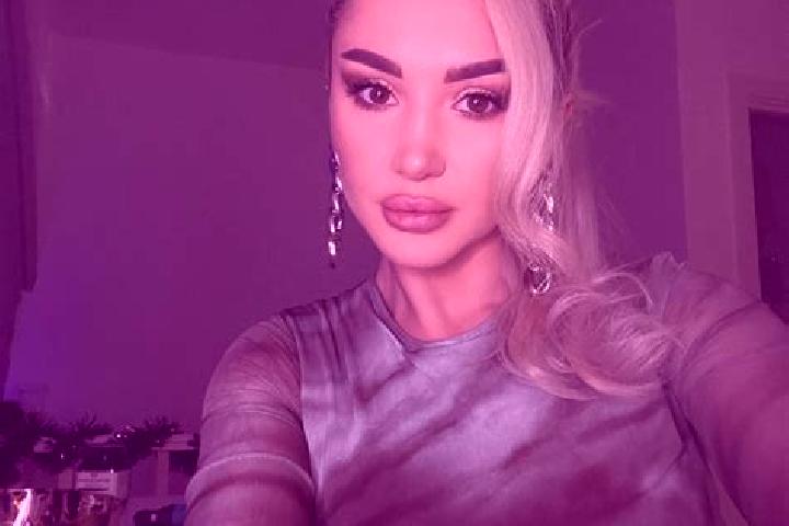Maya, 36, a blonde grey-eyed caucasian companion based in Arroyomolinos de Leon. Offering Erotic Massage, Couples, A-Level, Travel Companion, GFE. Available ...