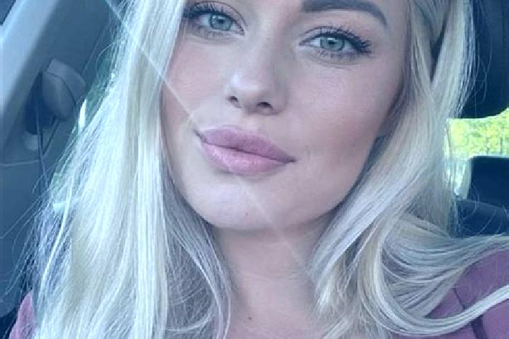 Maya, 36, a blonde hazel-eyed latina companion based in Leafield. Offering Couples, Dinner Date, Travel Companion. Available for incall and outcall, overnigh...