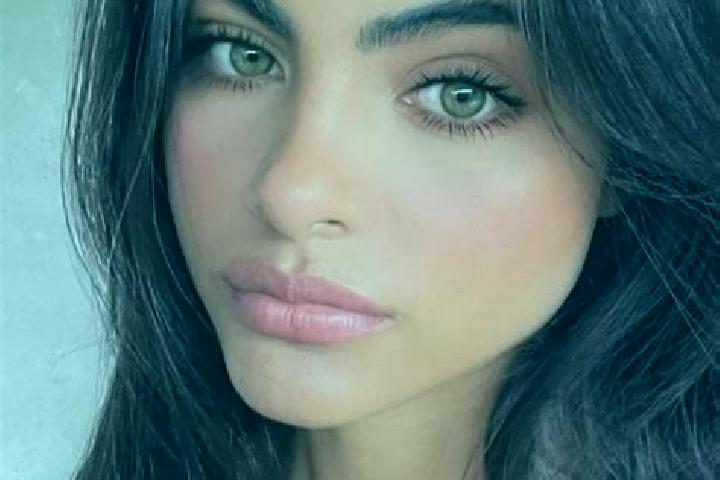 Maya, 37, a chestnut green-eyed indian companion based in Montroy. Offering BDSM, Striptease, Dinner Date, Domination, Travel Companion. Available for incall...