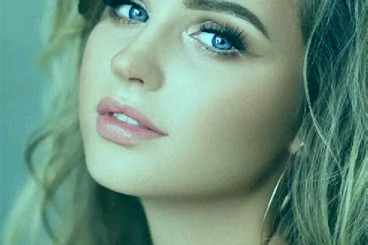 Maya, 37, a dark blonde blue-eyed mediterranean companion based in Sona. Offering Roleplay, Girlfriend Experience, 69, Travel Companion. Available for incall...