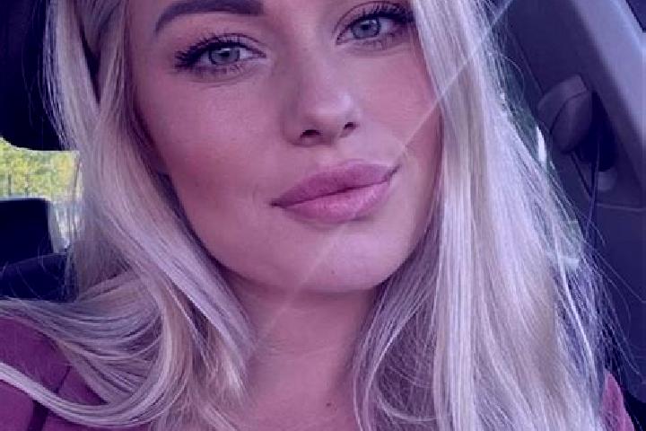 Maya, 38, a blonde hazel-eyed caucasian companion based in Tirgo. Offering A-Level, Couples, Tantra. Available for incall and outcall, day and evening dates.