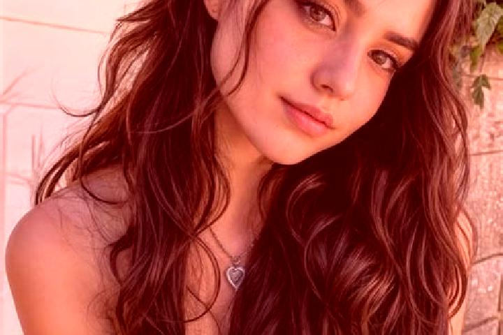Mia, 20, a brunette hazel-eyed caucasian companion based in Les Bons. Offering Couples, BDSM, Deep French Kissing. Available for incall and outcall, overnigh...