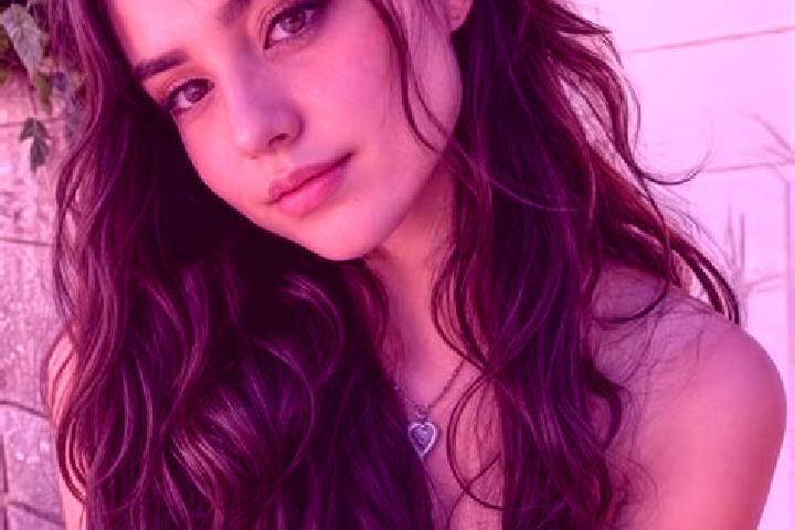 Mia, 20, a red hazel-eyed caucasian companion based in Balsareny. Offering Prostate Massage, CIM, 69. Available for incall and outcall, day and evening dates.