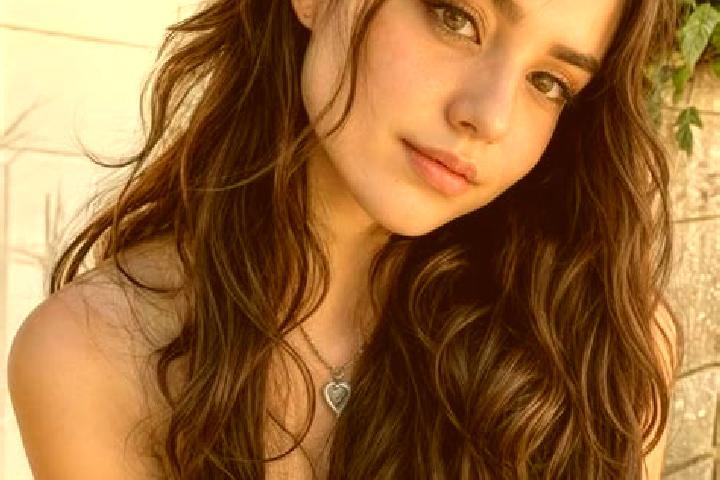 Mia, 20, a red hazel-eyed slavic companion based in Xiongyue. Offering OWO, Travel Companion, Party Girl, Domination, Roleplay. Available for incall and outc...