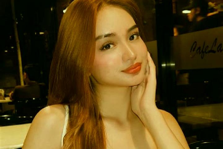 Mia, 20 — Escort in Daya, China