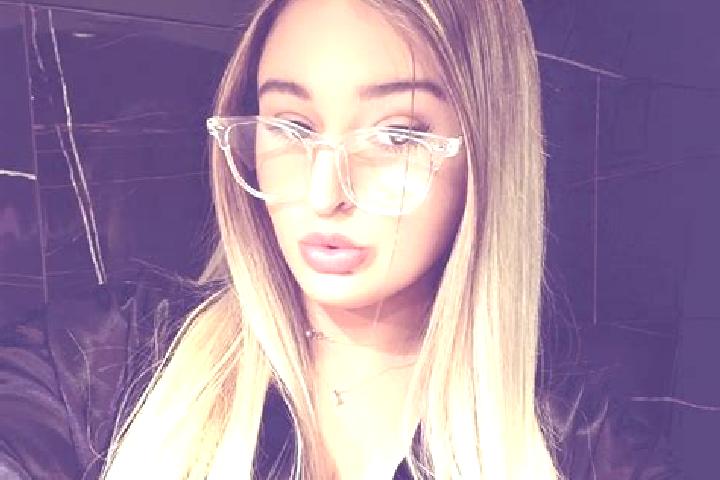 Mia, 20 — Escort in Poiana Seciuri, Romania