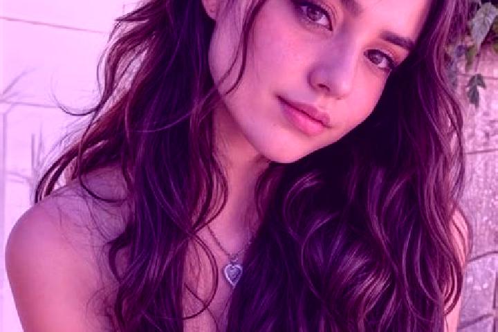 Mia, 21, a auburn hazel-eyed middle eastern companion based in Graide. Offering Girlfriend Experience, OWO, Deep French Kissing, Travel Companion. Available ...