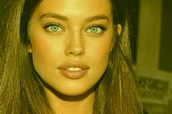 Mia, 21, a chestnut green-eyed european companion based in Verona. Offering BDSM, Tantra. Available for incall and outcall, day and evening dates.