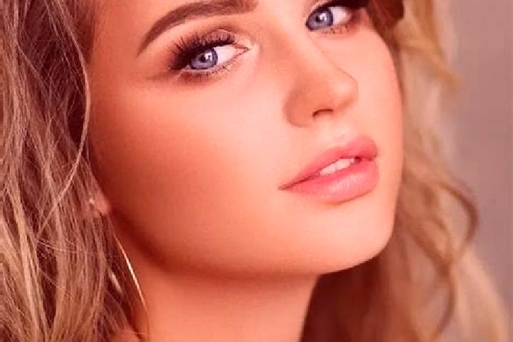 Mia, 21, a dark blonde blue-eyed middle eastern companion based in Surovatikha. Offering Striptease, Couples, 69. Available for incall and outcall, day and e...