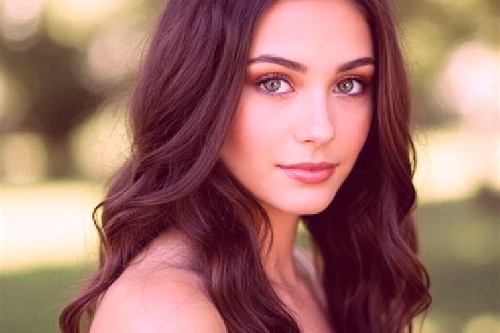 Mia, 21, a dark blonde hazel-eyed mediterranean companion based in Mantua. Offering GFE, Girlfriend Experience, Prostate Massage. Available for incall and ou...