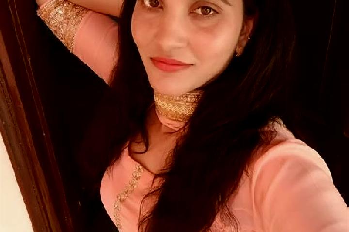 Mia, 21 — Escort in Samalkha, India