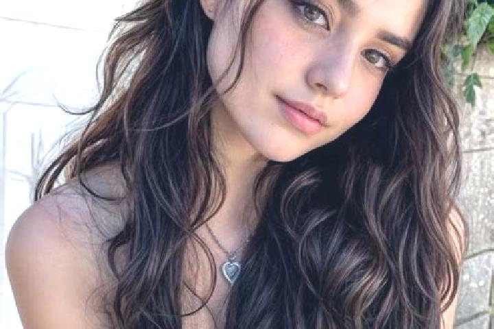 Mia, 23, a black hazel-eyed mediterranean companion based in Kittitas. Offering Dinner Date, Girlfriend Experience, Travel Companion, 69. Available for incal...