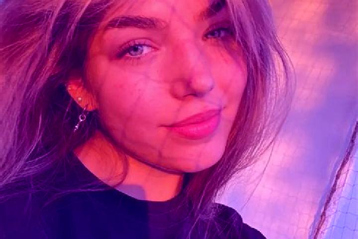 Mia, 24 — Escort in Fibis, Romania
