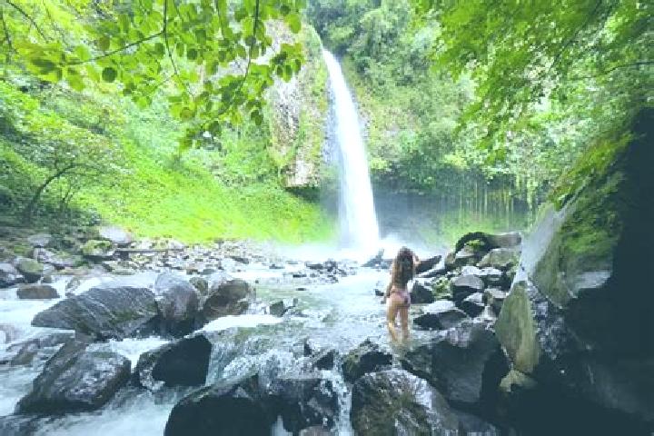 Mia, 24 — Escort in La Fortuna, Costa Rica