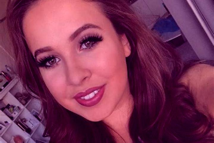 Mia, 25, a auburn brown-eyed caribbean companion based in D Hanis. Offering A-Level, Erotic Massage, Deep French Kissing, 69. Available for incall and outcal...