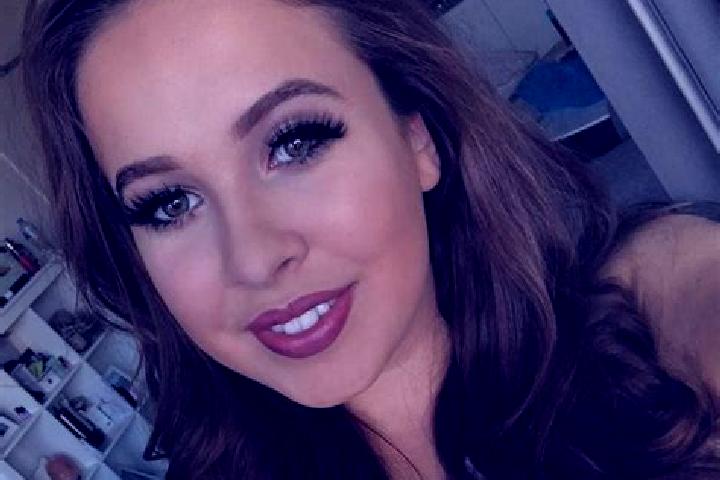 Mia, 25, a auburn brown-eyed caucasian companion based in Belawang. Offering Fetish, Striptease, Duos, Travel Companion. Available for incall and outcall, da...