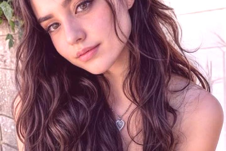 Mia, 25, a auburn grey-eyed middle eastern companion based in Jatoba. Offering Fetish, Roleplay. Available for incall and outcall, overnight bookings available.