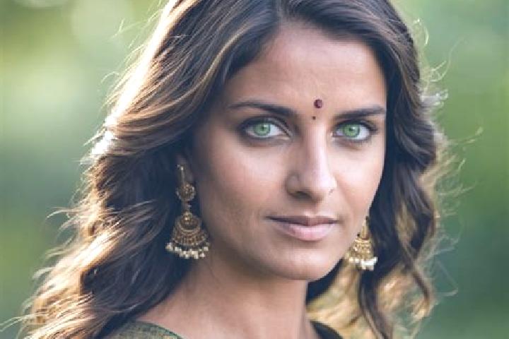 Mia, 25, a brunette green-eyed indian companion based in Zalaegerszeg. Offering 69, Fetish, Massage. Available for incall and outcall, day and evening dates.