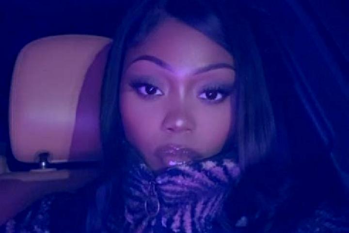 Mia, 25 — Escort in Sahali, Canada
