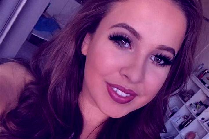Mia, 27, a auburn amber-eyed caucasian companion based in Alcoentre. Offering 69, Prostate Massage, Dinner Date, CIM. Available for incall and outcall, overn...