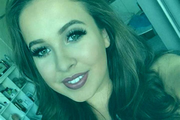 Mia, 27, a auburn dark-eyed european companion based in Acton. Offering Erotic Massage, Overnight. Available for incall and outcall, day and evening dates.