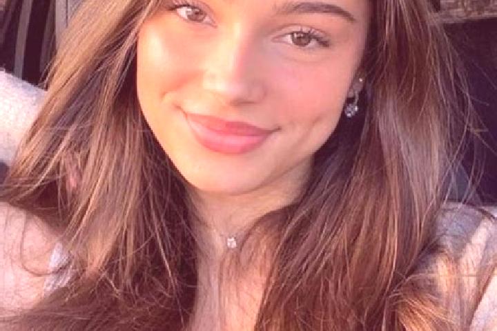 Mia, 27, a brunette hazel-eyed slavic companion based in Montaut. Offering 69, Travel Companion, Overnight. Available for incall and outcall, day and evening...
