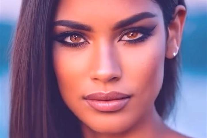 Mia, 28, a chestnut hazel-eyed latina companion based in Lalagsan. Offering A-Level, GFE. Available for incall and outcall, day and evening dates.