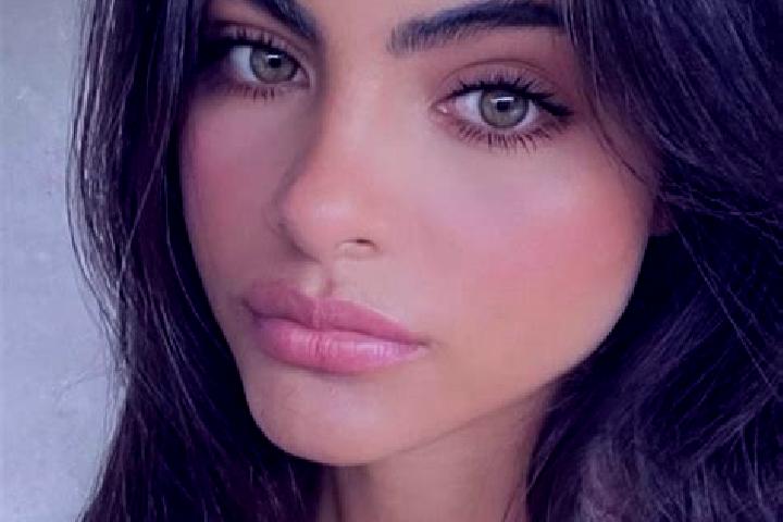 Mia, 30, a auburn dark-eyed indian companion based in Mouries. Offering Duos, GFE, Domination. Available for incall and outcall, day and evening dates.