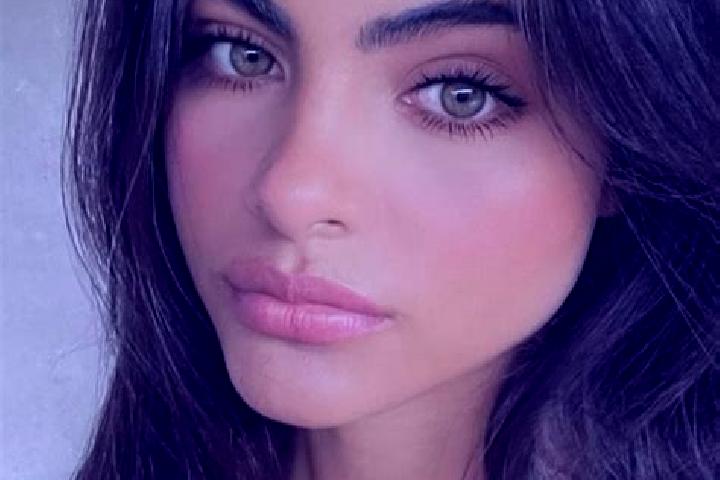 Mia, 30, a brunette green-eyed european companion based in Kadamakudi. Offering Domination, Massage, Tantra. Available for incall and outcall, day and evenin...