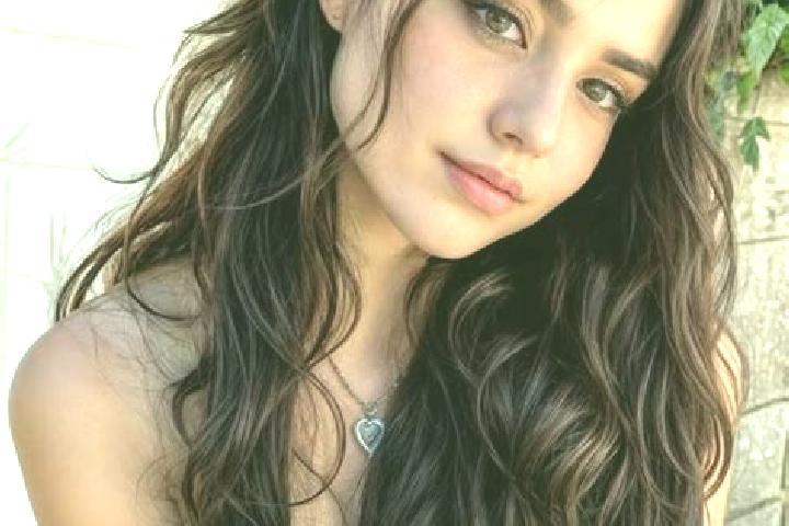 Mia, 30, a brunette hazel-eyed middle eastern companion based in Rajsko. Offering Dinner Date, Fetish, OWO, Overnight. Available for incall and outcall, over...