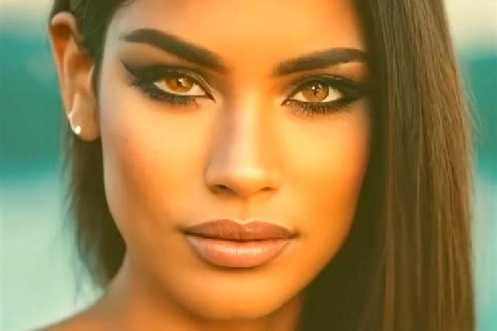Mia, 30, a chestnut amber-eyed latina companion based in Isla Raton. Offering Dinner Date, Massage, Girlfriend Experience, 69. Available for incall and outca...